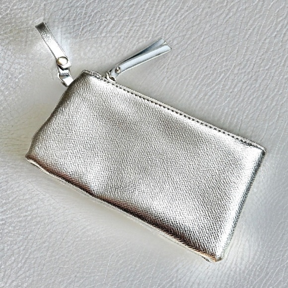 ⭐️ 5 for $25 EIGHT by Under One Sky Silver Color Small Purse - Picture 1 of 9